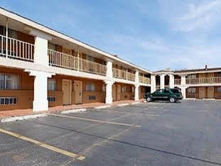 Executive Plus Inn And Suites Elk City Exterior foto